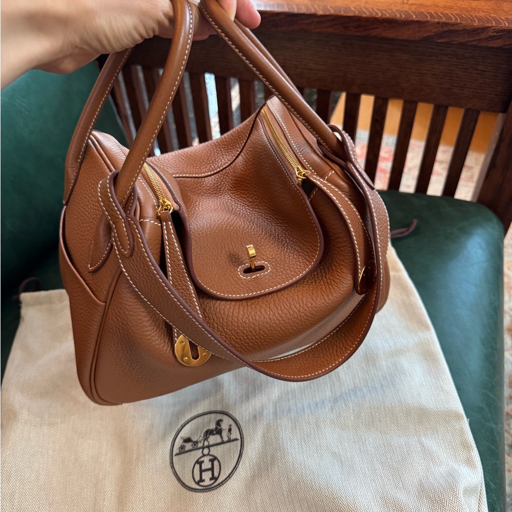 Like New Hermes Lindy 26 Brown Leather Handbag - Picture 6 of 9
